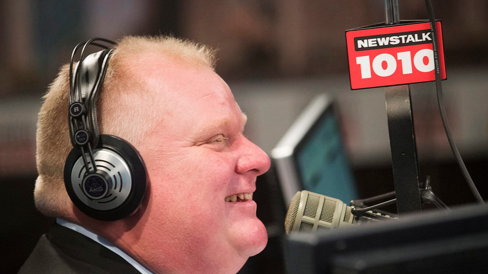 cheats/2013/12/04/rob-ford-gets-dc-radio-job/131204-rob-ford-radio-cheat_tbm6mr