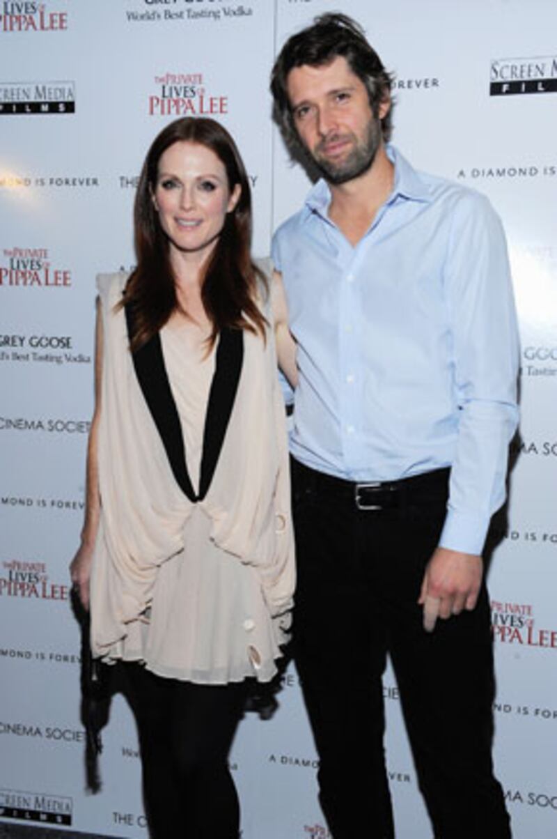 galleries/2009/11/16/the-private-lives-of-pippa-lee-nyc-screening/red-carpet---moore-2_tm5fbt