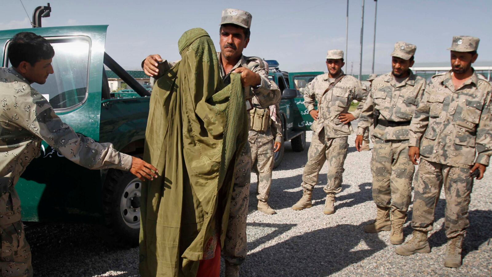 cheats/2011/07/04/pakistan-army-launches-offensive-against-taliban/pakistan-army-cheat_a8ehfn