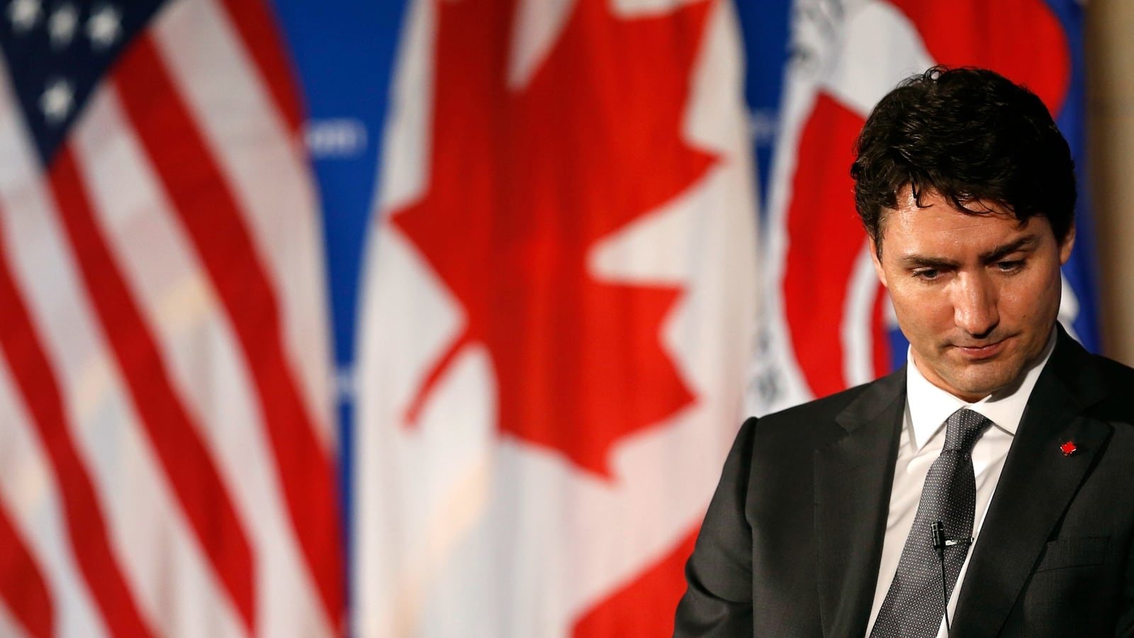 cheats/2016/05/18/trudeau-accused-of-grabbing-mp-by-arm/160414-trudea-canada-cheat_whsltb