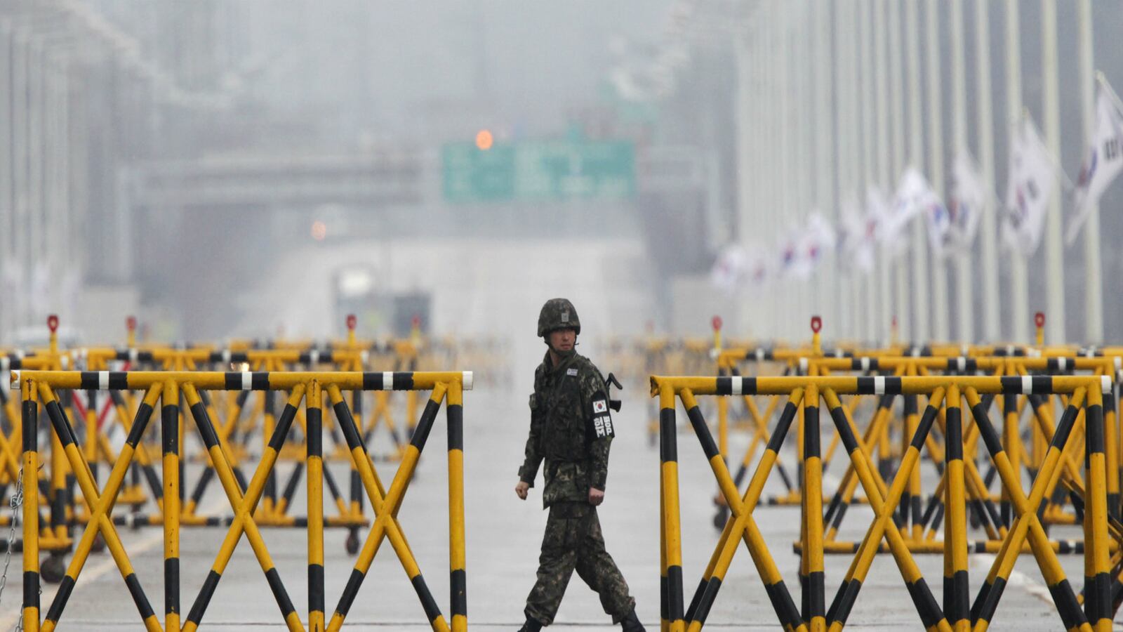 cheats/2015/06/15/n-korean-soldier-crosses-dmz-to-defect/150615-south-korea-dmz-cheat_docifc