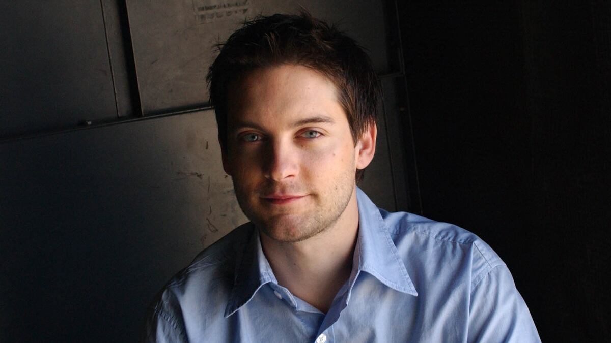 cheats/2011/06/22/feds-crack-celebrity-gambling-ring/tobey-maguire-poker-cheat_unu5eh