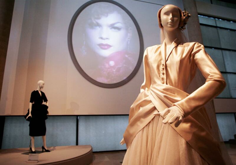 galleries/2010/03/15/dior-the-creative-passion/dior-high-gloss---1_ak9n8n