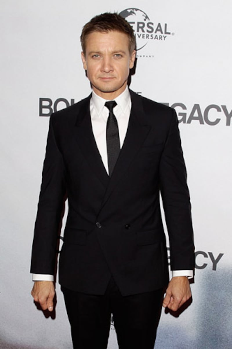 galleries/2012/08/10/jeremy-renner-in-bourne-legacy-steve-carrell-more-hot-after-40-stars-photos/renner-famous-after-forty_chzifl