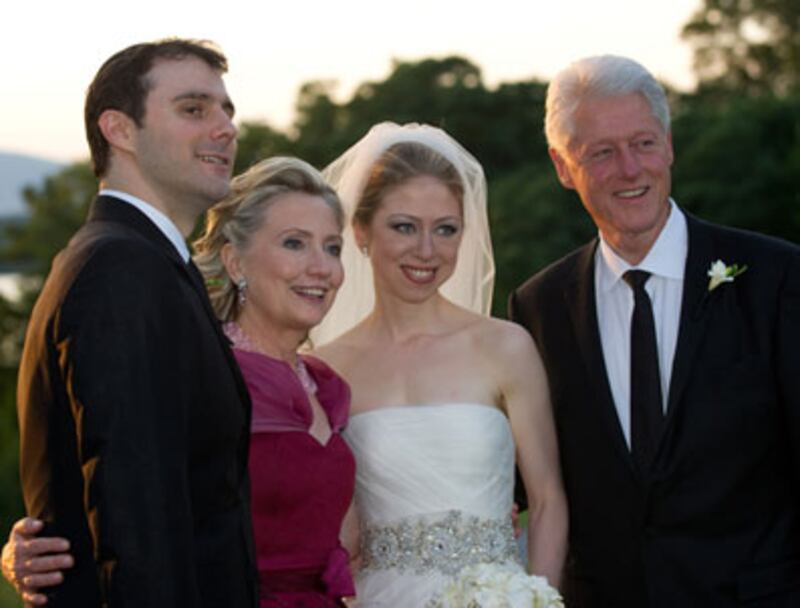 articles/2010/08/01/chelsea-clinton-wedding-why-america-needed-it/chelsea-ties-the-knot_117309_jg7pko