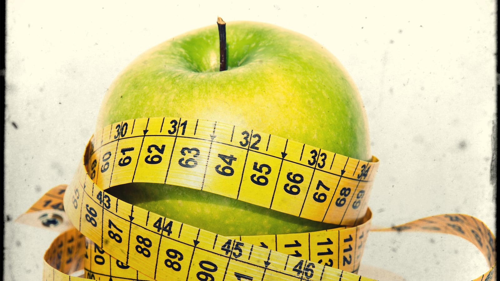 articles/2016/03/06/want-to-lose-weight-put-down-the-diet-book/160305-arnold-diet-books-tease_ycolz3