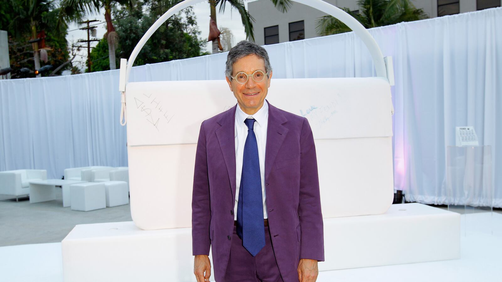 articles/2013/07/25/jeffrey-deitch-out-at-moca/130724-wilkinson-deitch-tease_kppmvr