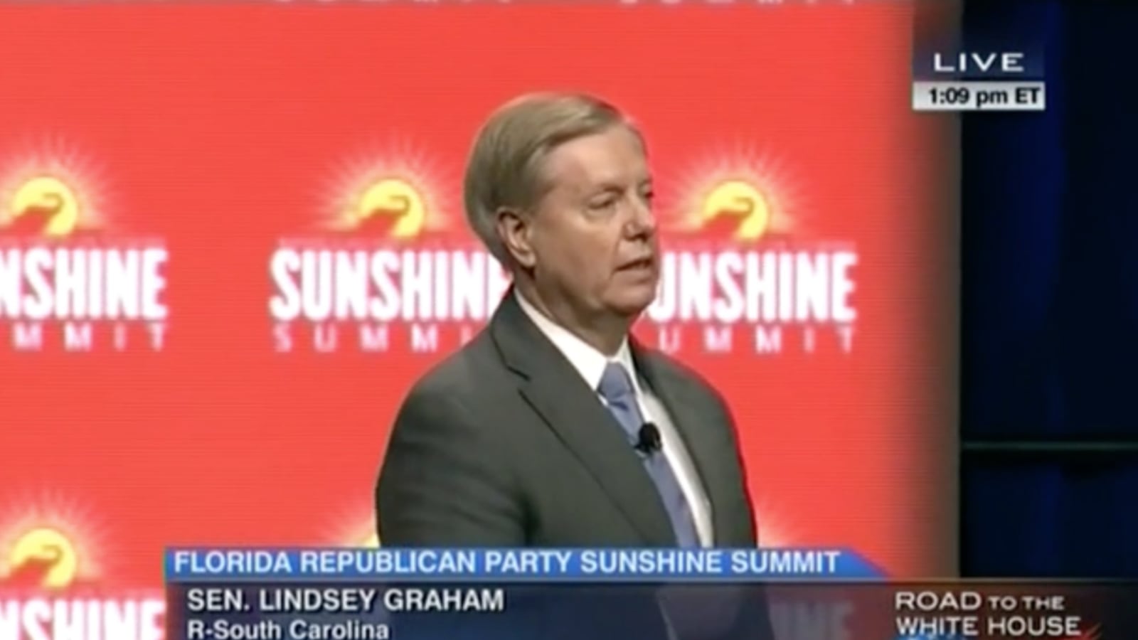 cheats/2015/11/13/graham-corrects-fan-obama-s-no-traitor/151113-lindsey-cheat_qaifmn