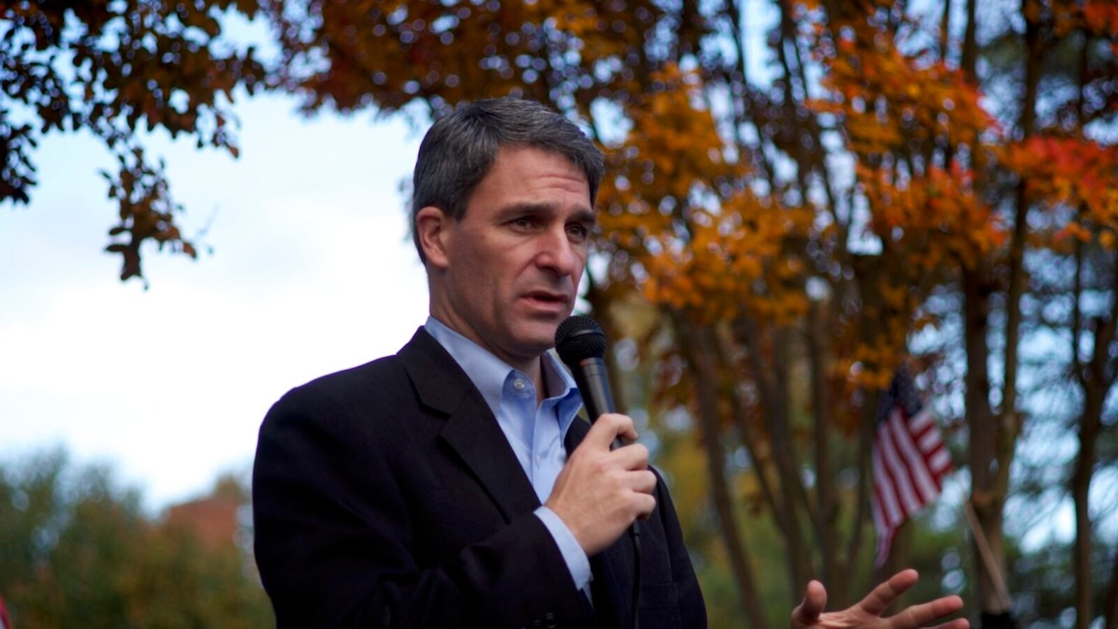 articles/2013/11/02/cuccinelli-rallies-supporters-in-richmond/bouie-cuccinelli-rallies-supporters-in-richmond_vanoh3