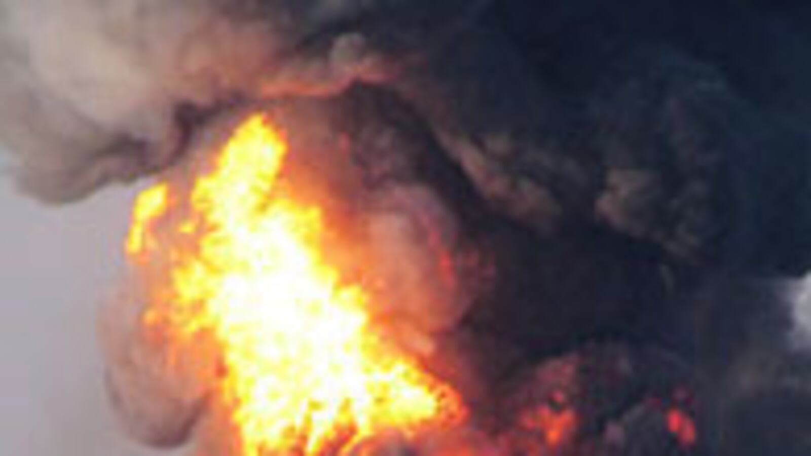 cheats/2010/06/15/lighting-halts-gulf-oil-operation/gulf-lightning_rzvqna