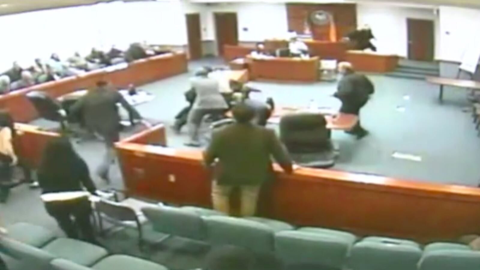 cheats/2016/01/26/video-defendant-tackles-prosecutor/160126-courthouse-cheat_zzmu6z