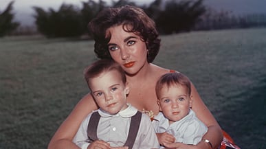 articles/2011/03/24/elizabeth-taylor-and-kids-i-sat-on-her-knee/barry-liz-taylor_168807_dbf1lj