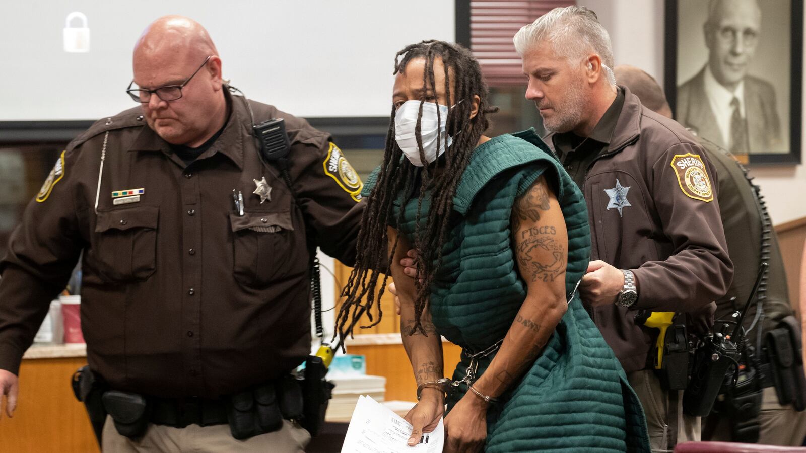 2021-11-24T000804Z_1272379675_RC2O0R93F4TB_RTRMADP_3_WISCONSIN-PARADE_lmp9uh