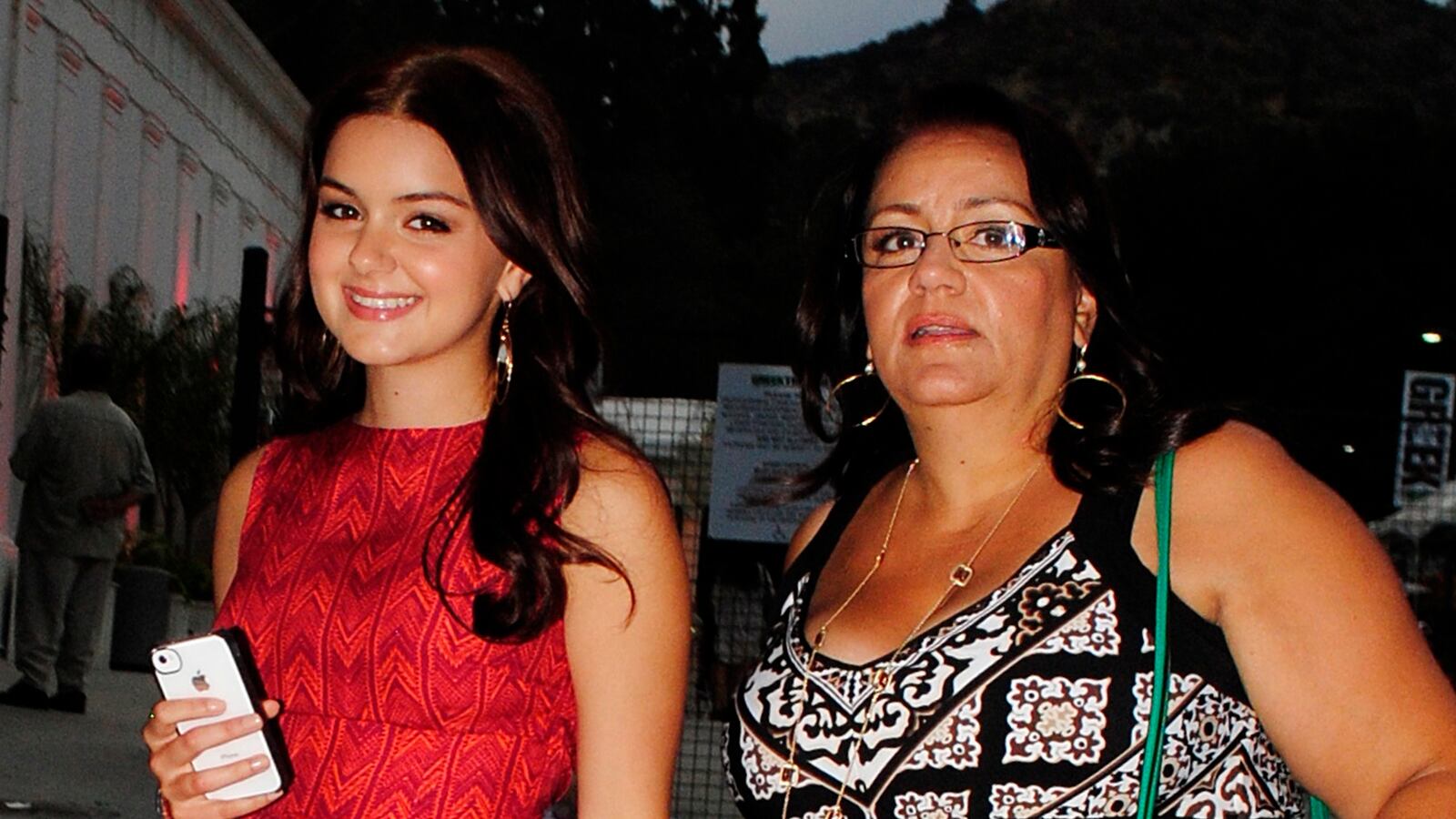 articles/2012/11/09/a-modern-family-drama-behind-the-ariel-winter-abuse-allegations/ariel-winter-abuse-allegations-pelisek-tease_hyrkyx