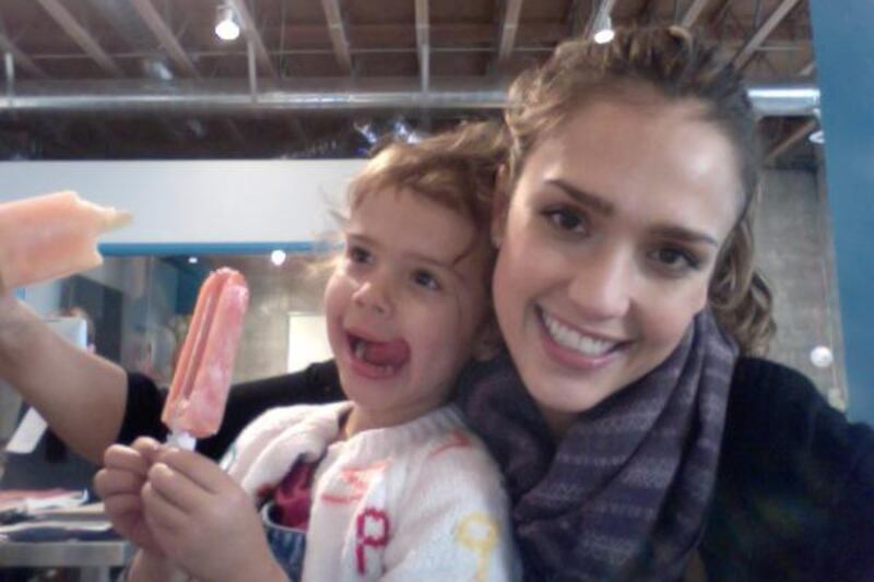 galleries/2012/02/04/zooey-deschanel-samuel-l-jackson-more-celebrity-twitter-pictures-photos/twitpics-alba_kxqfi4