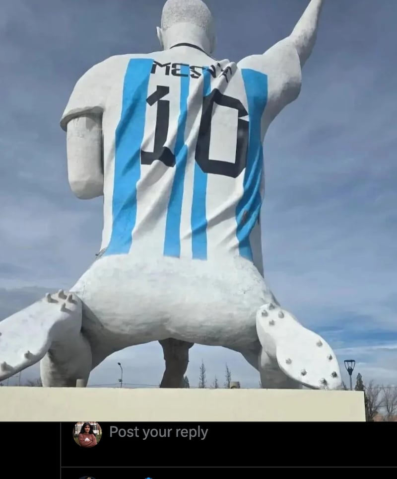 Messi Statue