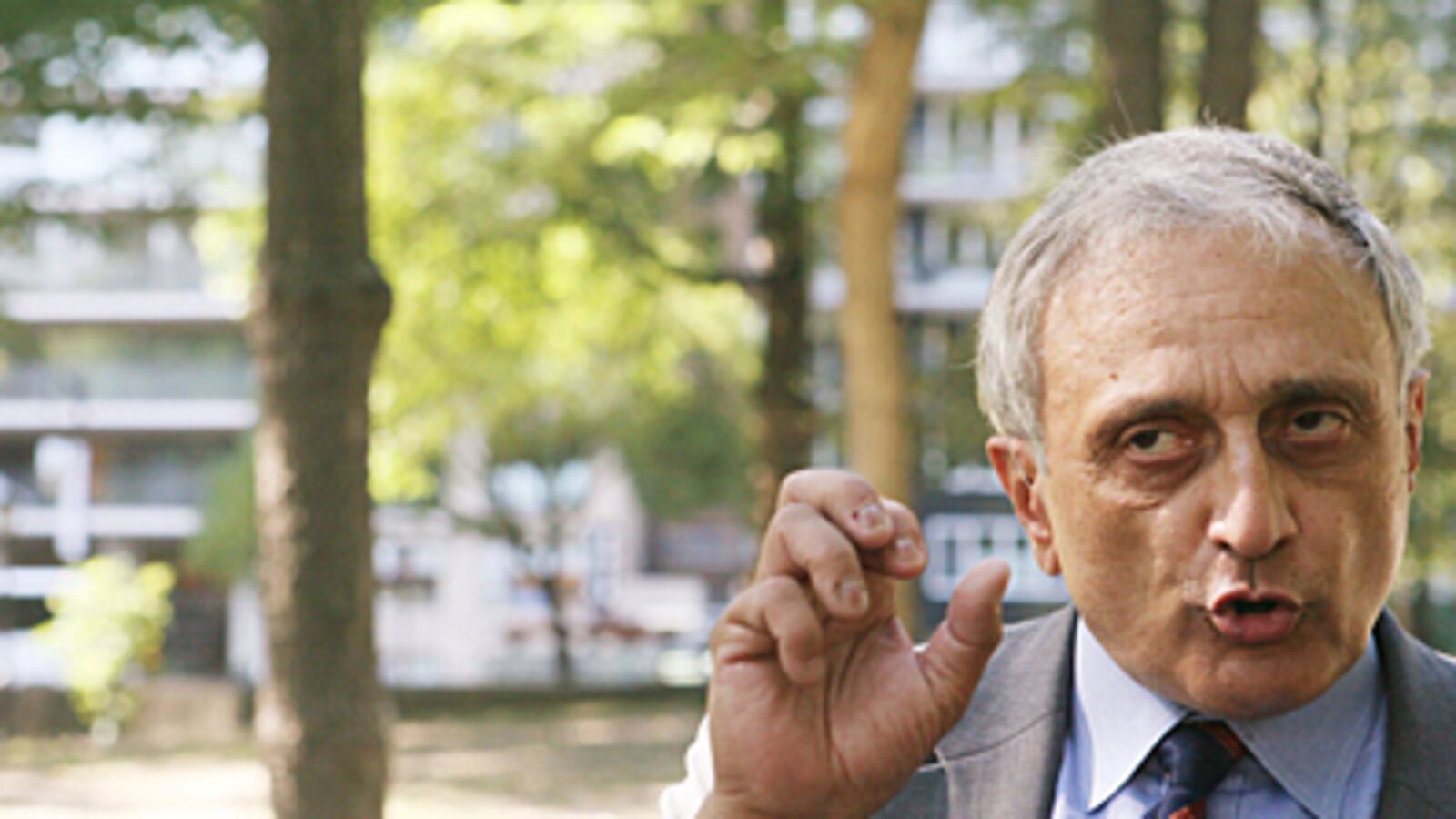 articles/2010/10/01/carl-paladino-why-republicans-are-stuck-with-a-candidate-who-sends-racist-sexist-emails/avlon-carl-paladino_129919_kz54wr