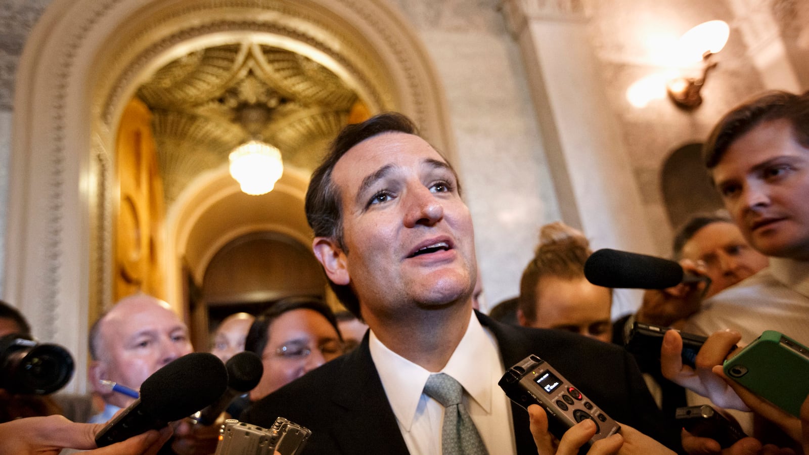 articles/2013/09/30/house-republican-hostage-takers-are-unfit-to-govern/130929-favreau-shutdown-tease_pzmrtj