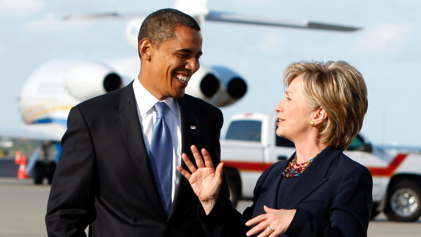 cheats/2016/01/25/obama-clinton-facing-unfair-scrutiny/160125-obama-hillary-cheat_gqsj4u