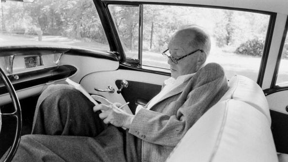 galleries/2009/11/17/rare-photos-vladimir-nabokov/vladimir-nabokov-1_udyu5k