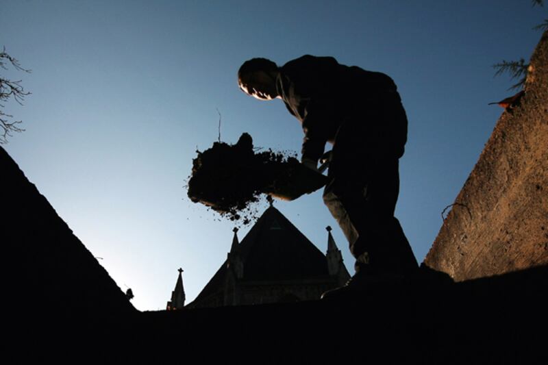 galleries/2011/10/31/kim-kardashian-kris-humphries-marriage-13-things-that-lasted-longer/longer-than-kardashian-marriage-buried-alive_zzijg8