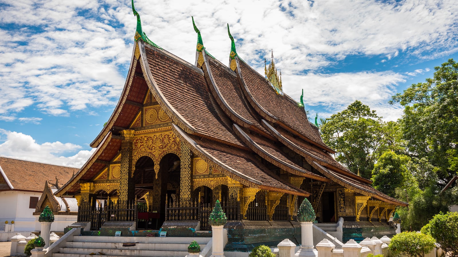 200311-Hofler-Feature-LuangPrabang-Laos-tease_rxhsmx