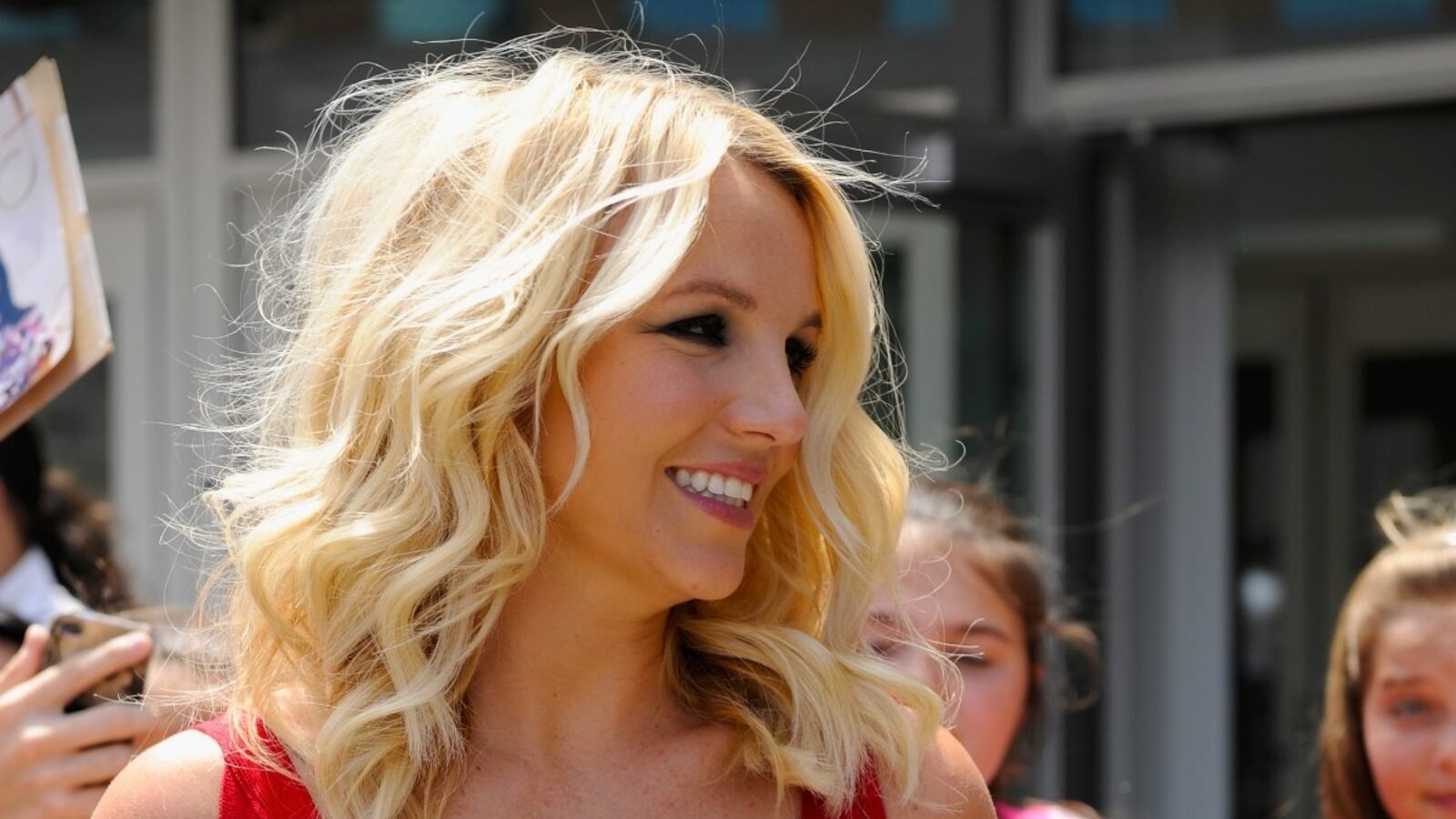 cheats/2012/08/16/britney-spears-curiosity-tweet/britney-mars-tweet_ax5iuo