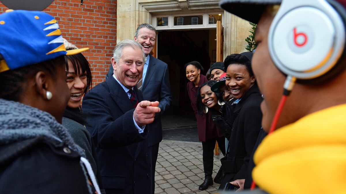 articles/2013/01/25/chaz-gets-down-with-the-kidz-but-declines-to-pull-a-gang-sign/chaz-kids1_joo74r