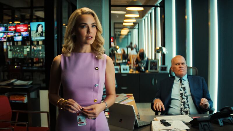 (L to R) Rebecca Rittenhouse as Lexi and Mike Pniewski as Jim Pruss in Episode #102 of His & Hers.