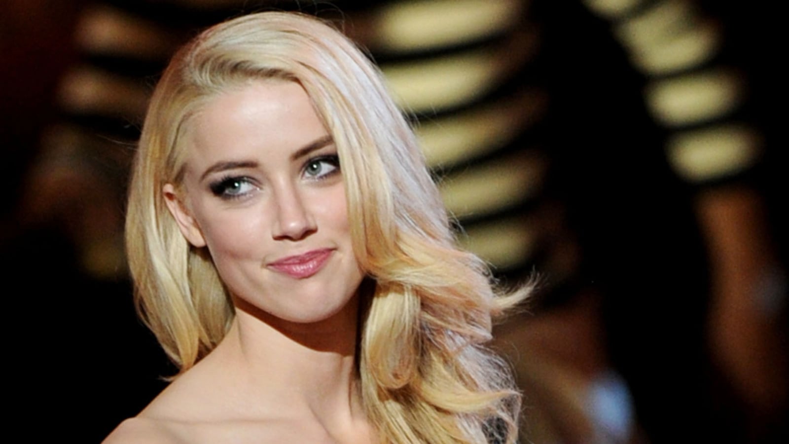 articles/2011/10/29/amber-heard-talks-rum-diary-johnny-depp-playboy-club-and-coming-out-gay/amber-heard-actress-cheat_k1txvc