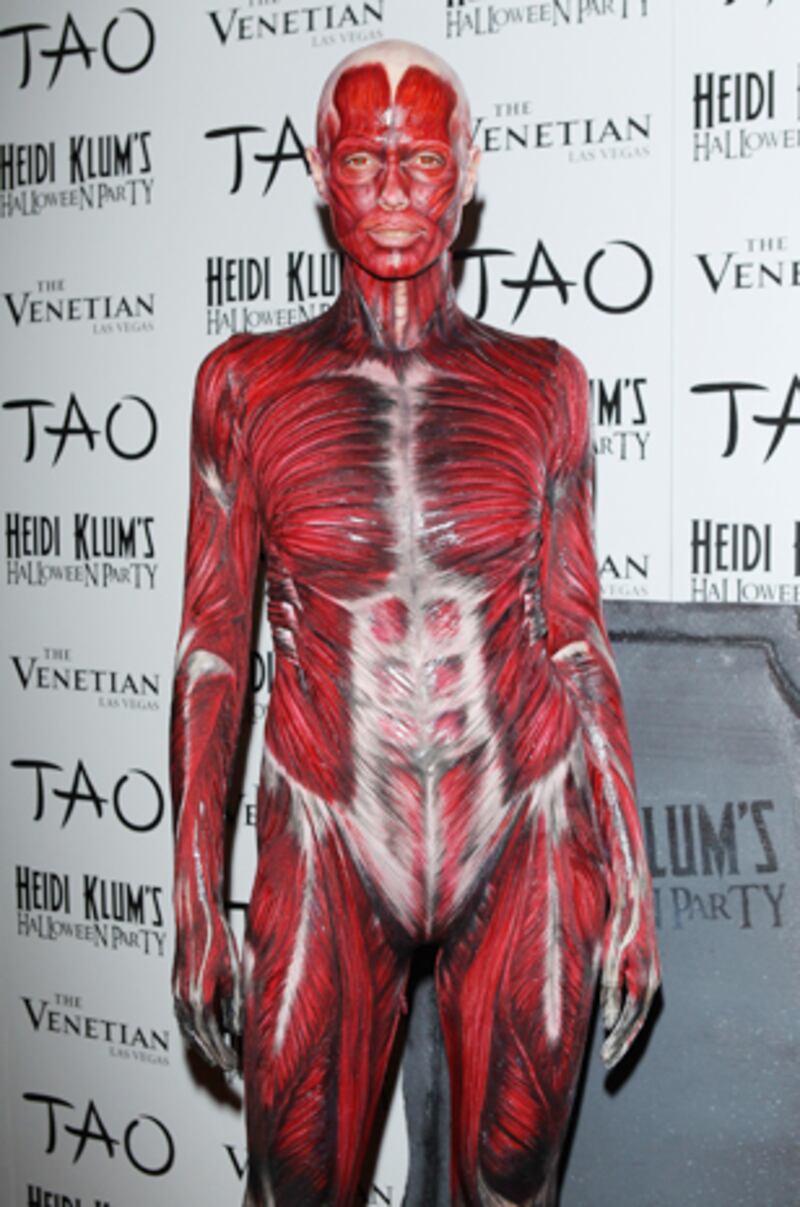 galleries/2011/10/31/kim-kardashian-snooki-heidi-klum-best-celebrity-halloween-costumes-2012-photos/celeb-halloween-costumes-klum_hduf4d