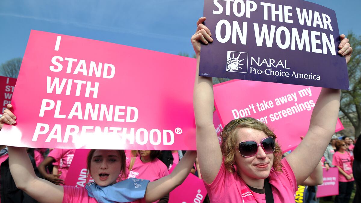 cheats/2012/02/02/planned-parenthood-donations-surge/planned-parenthood-recieving-donations-cs_rvbffi