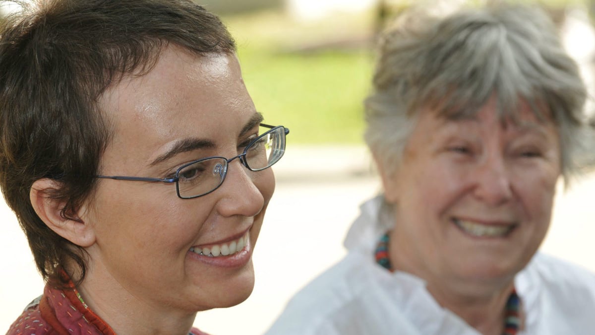 cheats/2011/06/15/giffords-released-from-hospital/gabrielle-giffords-new-photo-cheat_oxjz1w