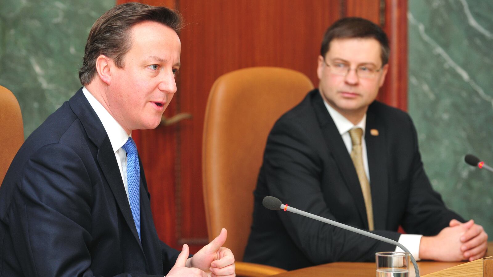 cheats/2013/02/28/eu-mulls-cap-on-banker-bonuses/130228-cameron-eu-ban-cheat_ftsg1n