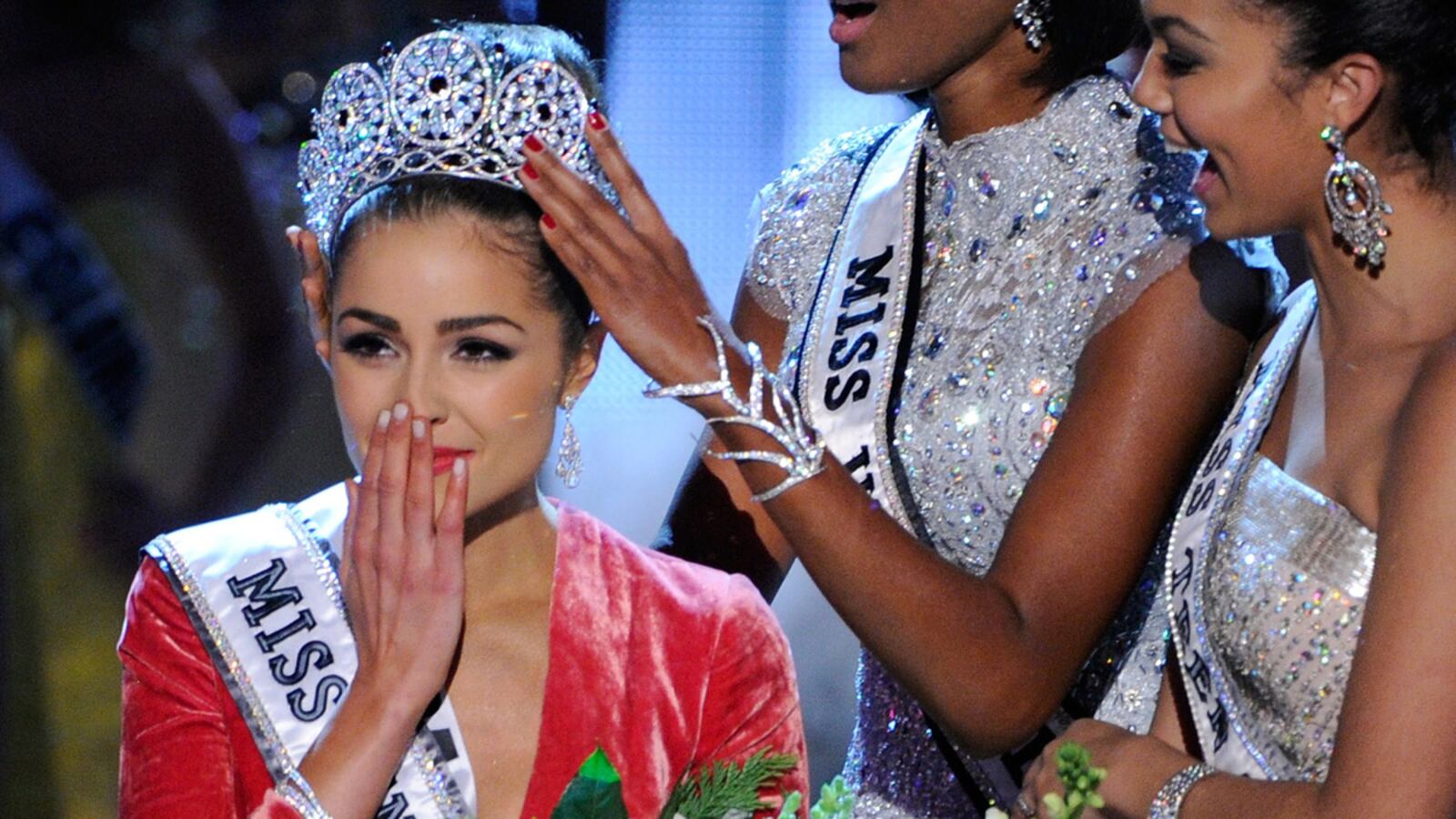 cheats/2012/12/20/miss-usa-crowned-miss-universe/miss-universe-culpo-cheat_dqyhzp