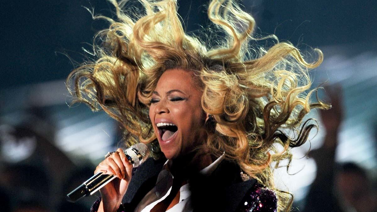 cheats/2011/08/29/vmas-get-largest-mtv-audience-ever/vmas-video-donnelly_phmkeb