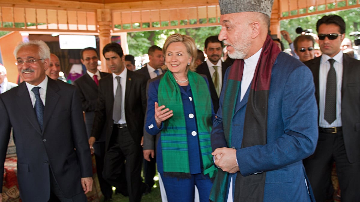 articles/2011/06/23/state-department-s-diplomatic-surge-in-afghanistan-why-it-isn-t-working/hillary-clinton-kabul-mckelvey_ed9qon