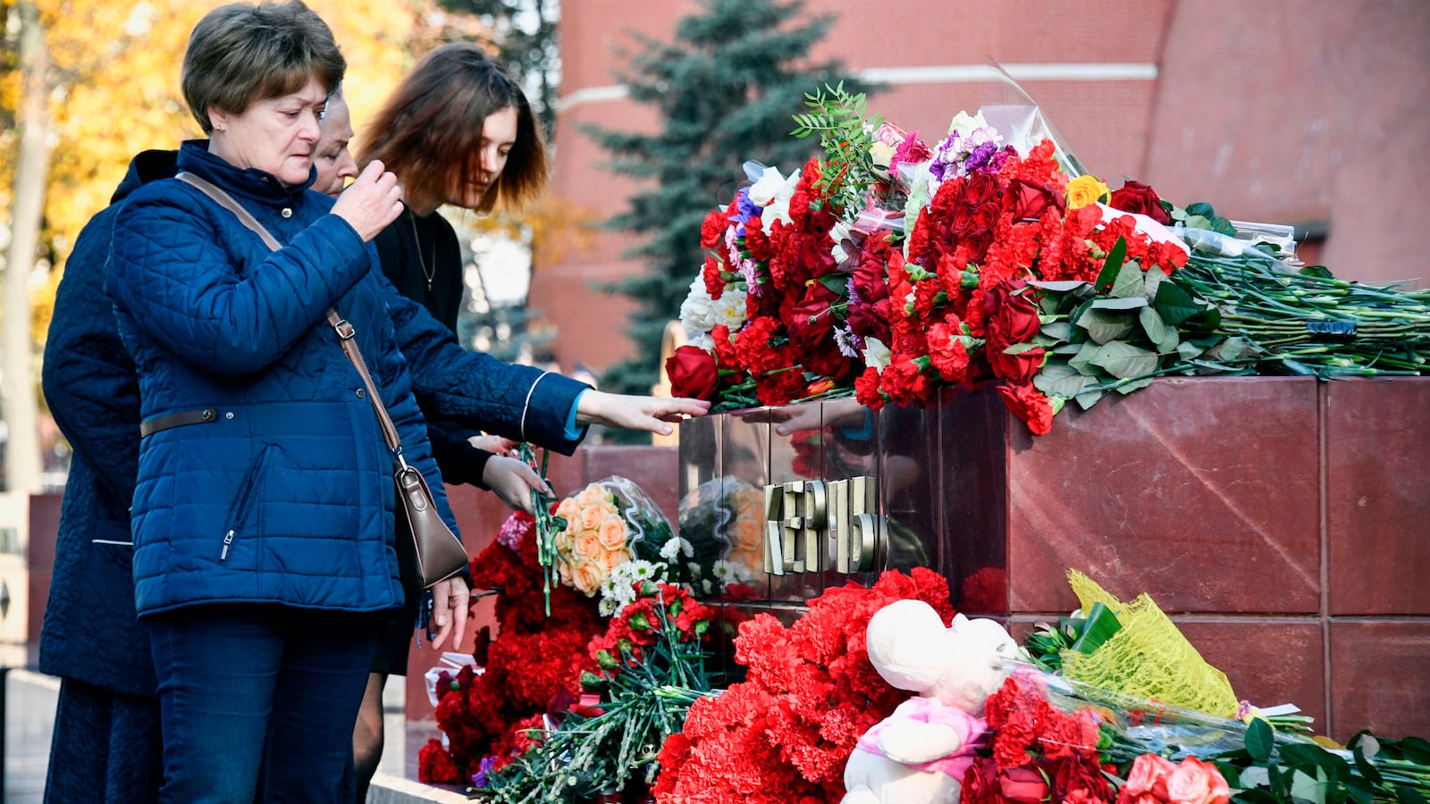 181019-Nemtsova-Crimea-tease_oh4t3y