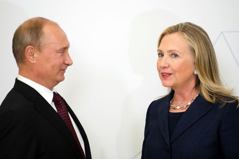 articles/2014/03/07/kudos-to-hillary-for-playing-the-hitler-card/140306-hillary-putin-tomasky-tease_khhxdq