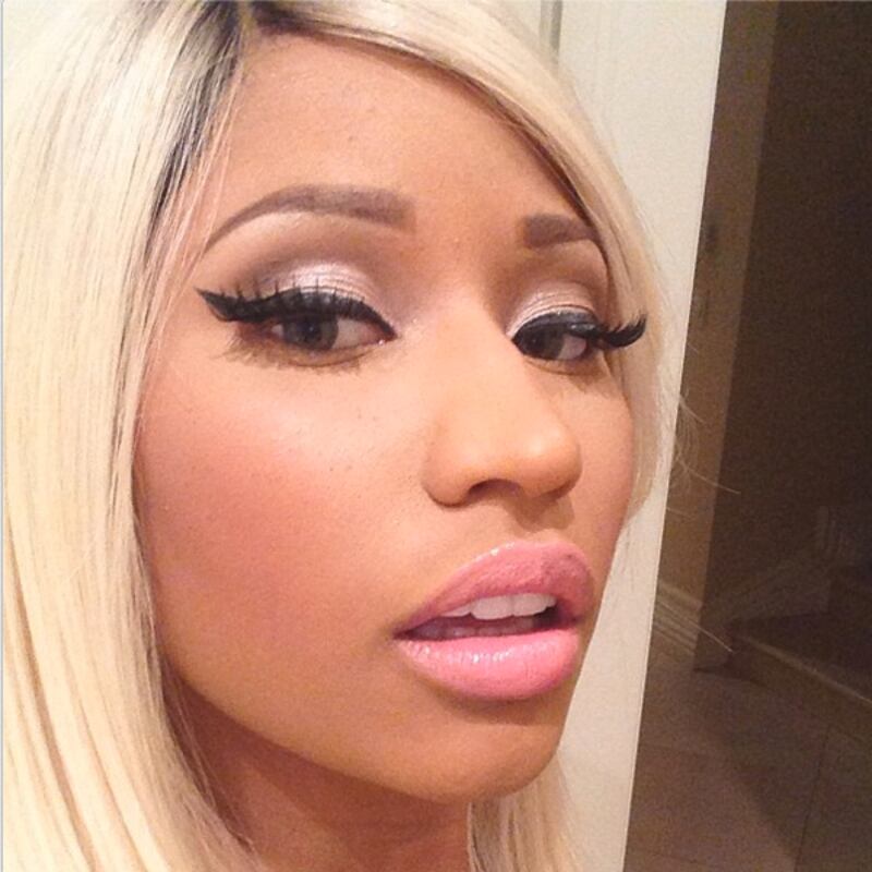 galleries/2013/08/11/miley-cyrus-nicki-minaj-more-celebrity-twitter-pictures-photos/130808-twitpics-minage_mxkdnk