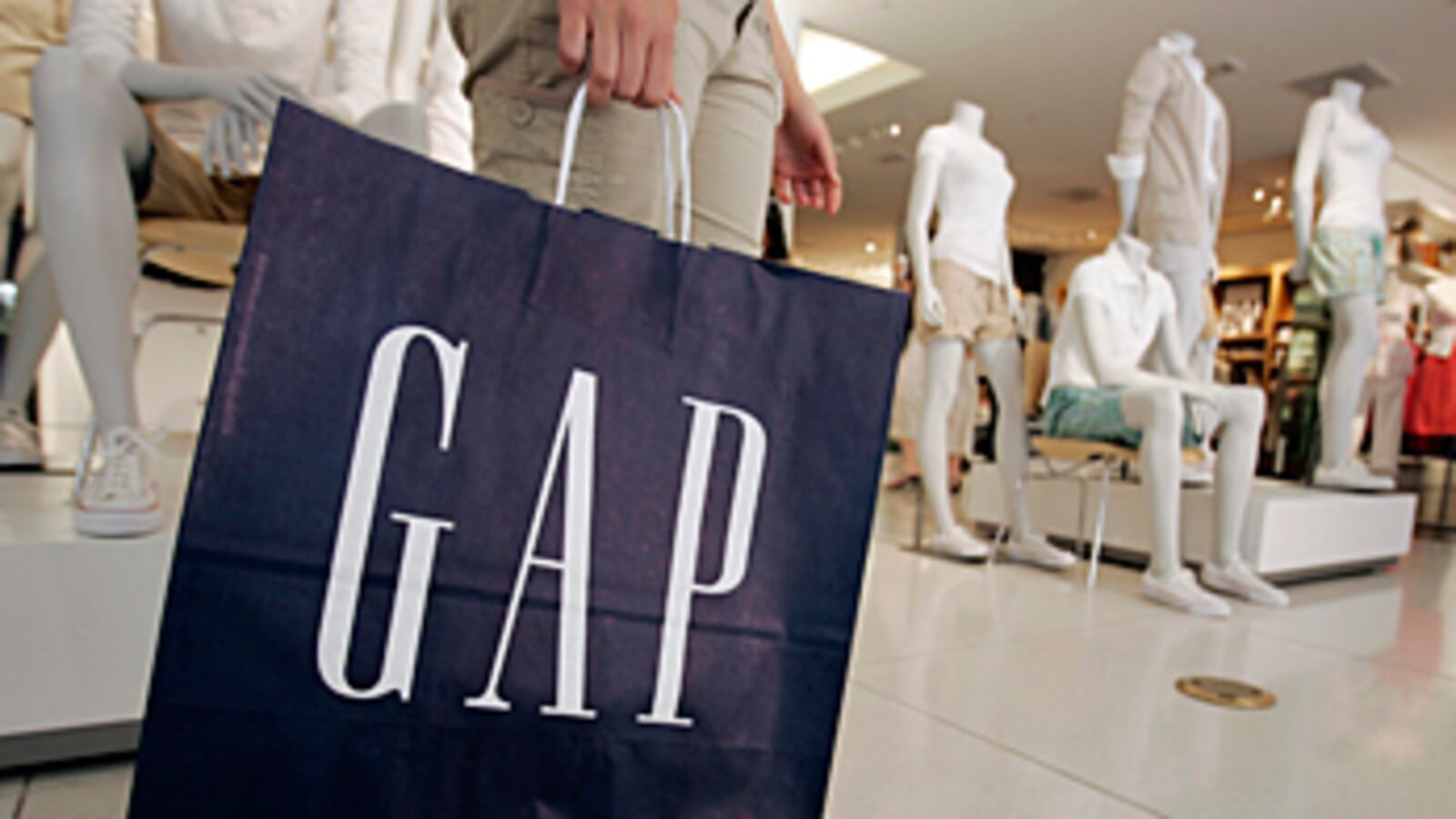 cheats/2011/10/14/gap-to-close-189-u-s-stores/gap_vgonjw