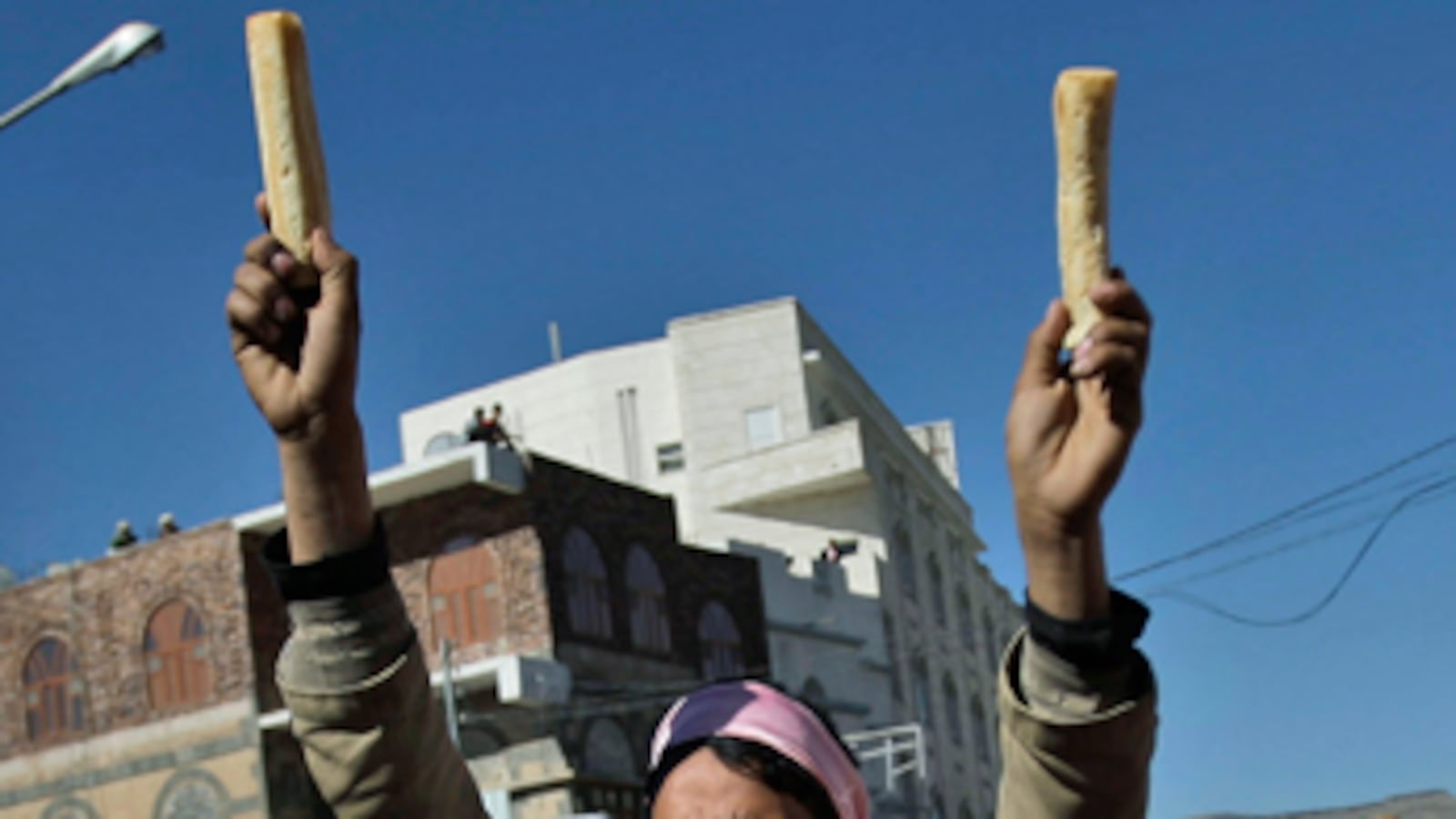 cheats/2011/02/13/yemeni-protesters-clash-with-police/yemen-1_ntf7in