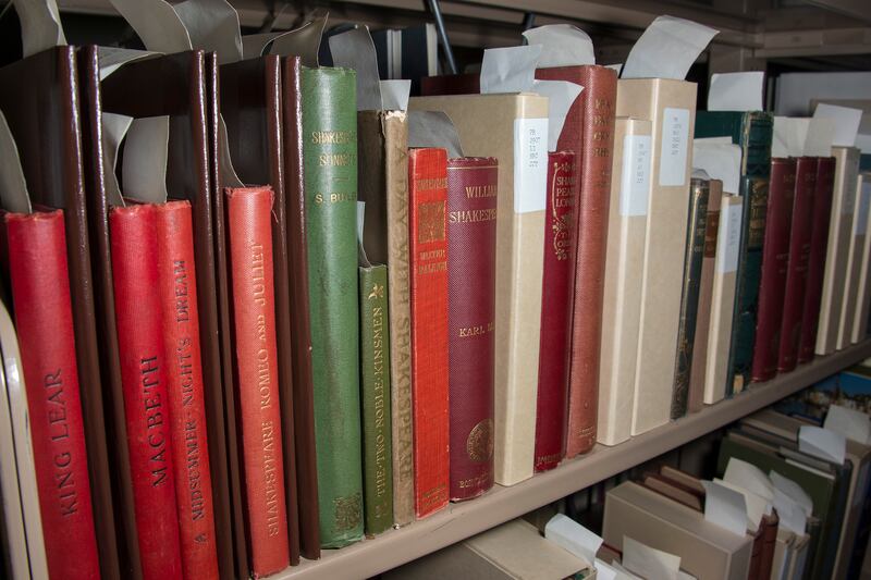 galleries/2013/09/17/writers-and-their-libraries-what-books-did-david-foster-wallace-james-joyce-and-evelyn-waugh-own-photos/130916-author-libraries-joyce_mgdnga