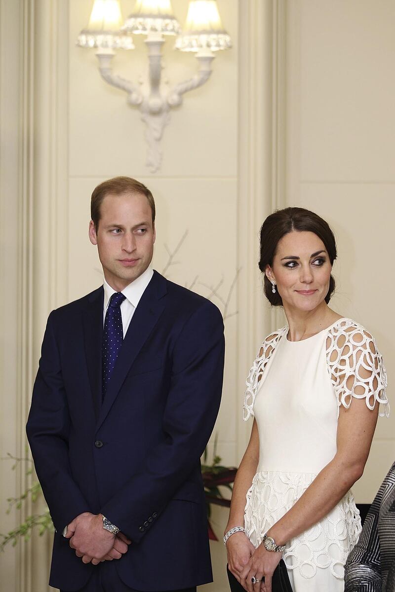 articles/2014/04/24/william-and-kate-bid-farewell-to-australasia/kate-aus_rellz4