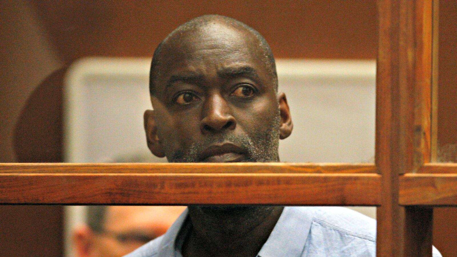 cheats/2016/05/31/shield-actor-found-guilty-of-second-degree-murder/160531-michael-jace-cheat_rntyag