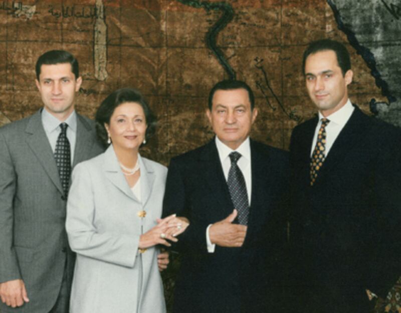 articles/2011/01/29/hosni-mubarak-family-photos-wife-suzanne-son-gamal-and-more/mubarak-family_156323_xje2su