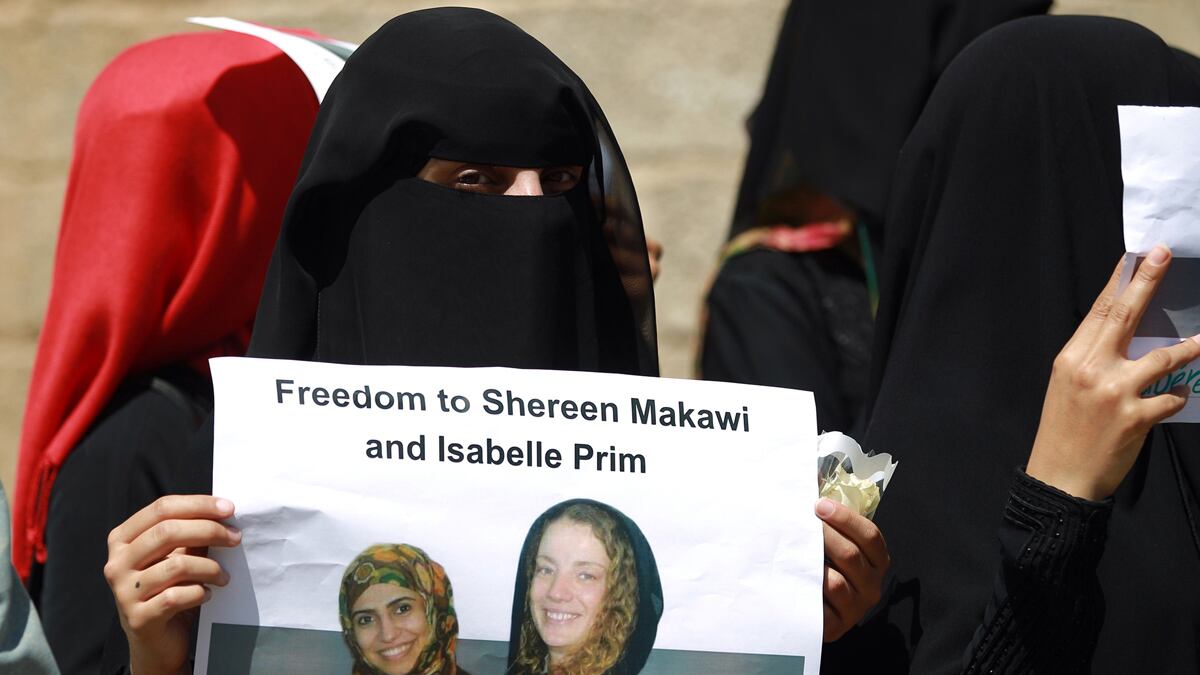 cheats/2015/06/01/video-shows-french-woman-hostage/150601-women-hostages-cheat_kslqq5