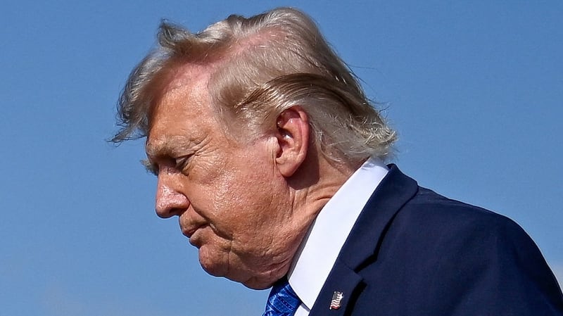 U.S. President Donald Trump gives thumbs-up as he walks to board Marine One following his arrival aboard Air Force One at Morristown Municipal Airport in Morristown, New Jersey, U.S., July 31, 2026. REUTERS/Daniel Heuer