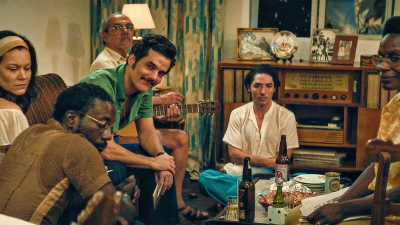 Wagner Moura, Licínio Januário, Ítalo Martins, João Vitor Silva, Hermila Guedes, and Isabél Zuaa in The Secret Agent.