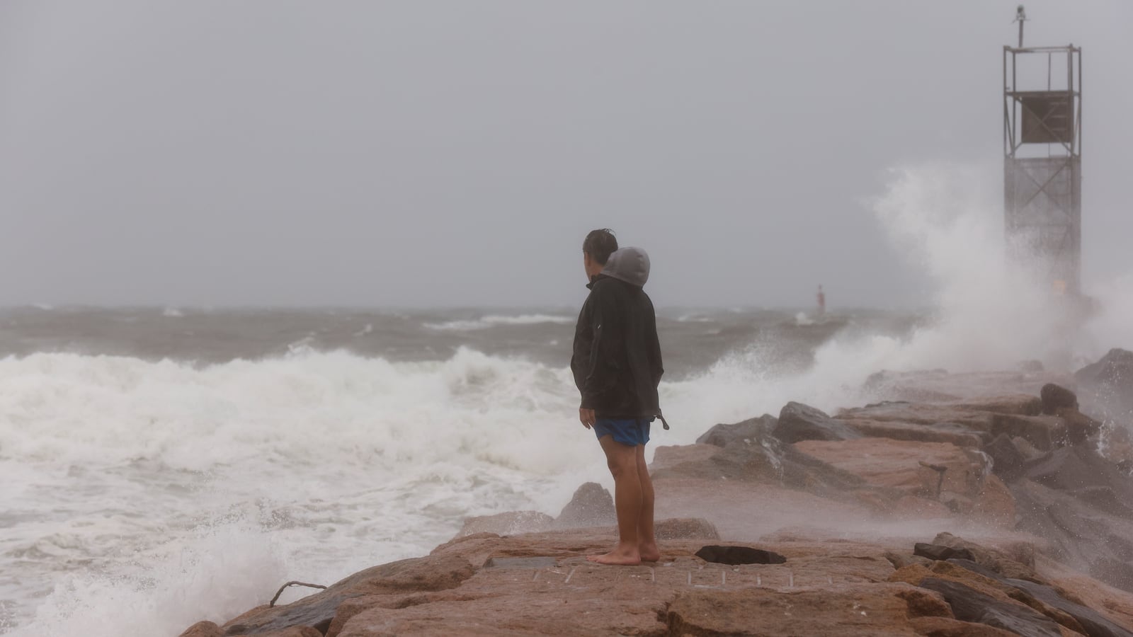 2021-08-22T171216Z_931763169_RC2HAP9TE7W4_RTRMADP_3_STORM-HENRI_minj5q